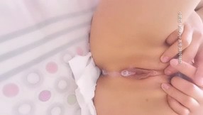 [MP4/590MB]房东背着老婆与娃娃脸一线天女租客私会